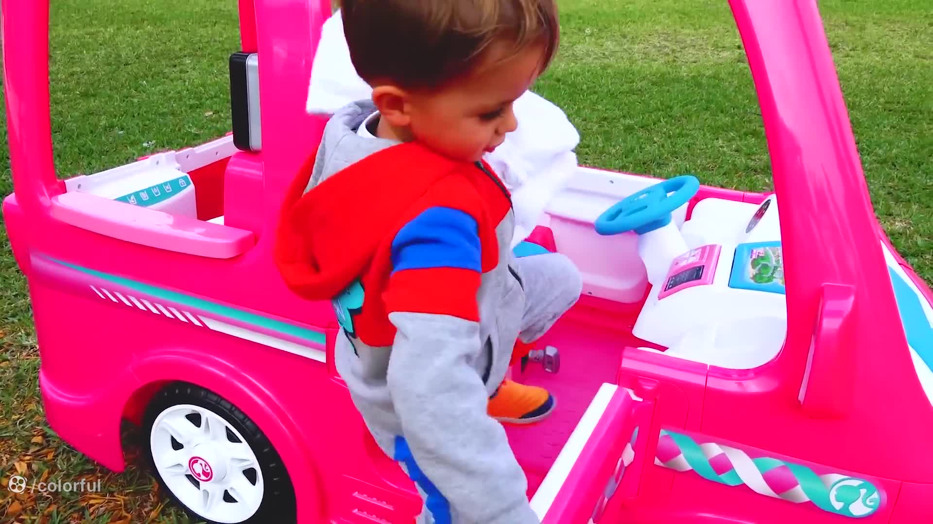 ماجراجویی ولاد و نیکی در سفر با ماشین باربی!