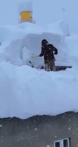   ارتفاع عجیب برف در روستاهای مرزی ارومیه