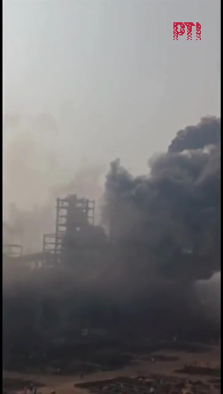   اولین تصاویر از محل انفجار کارخانه آهن با ۶ کشته