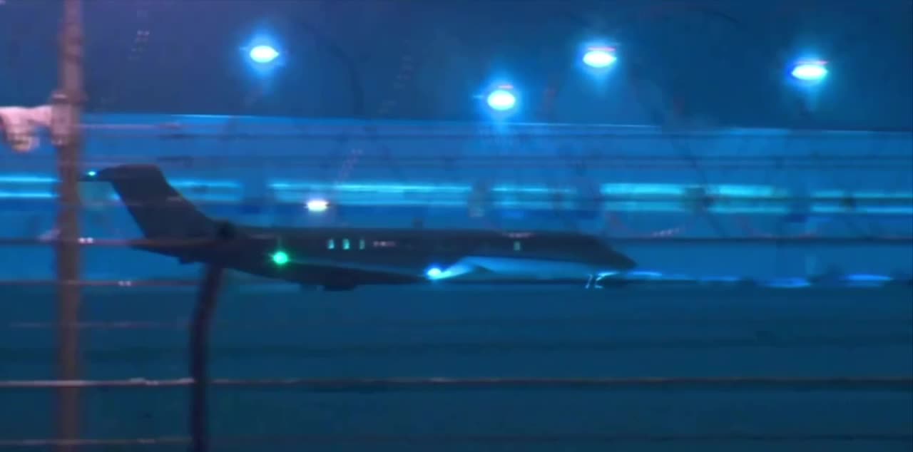   لحظه فرود هواپیمای ویتکاف در مسکو برای دیدار با پوتین