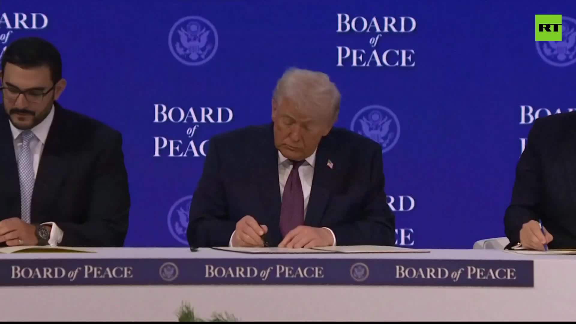   منشور شورای صلح غزه در داووس امضا شد