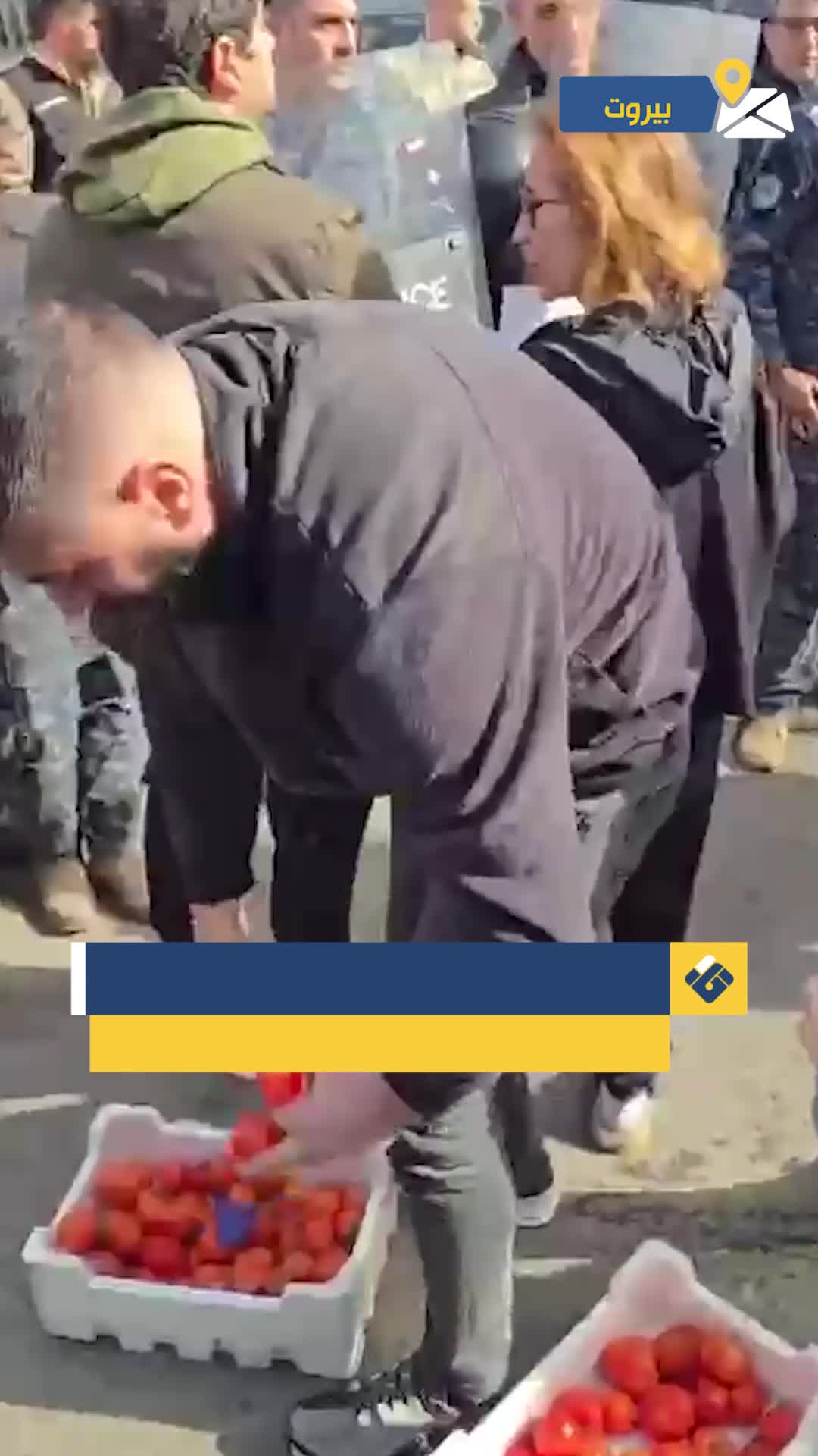   پرتاب گوجه به ساختمان گمرک بیروت