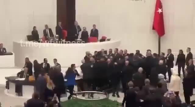    دعوا و کتک‌کاری در پارلمان ترکیه