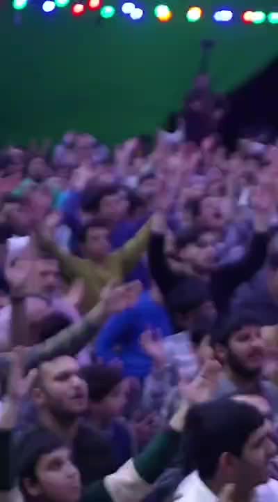   شعرخوانی تهدیدآمیز حسین طاهری در حمایت از رهبر انقلاب: آن کس که کند تهدید سیدعلی ما را، ویرانه ببیند زود تل‌آویو و حیفا را!