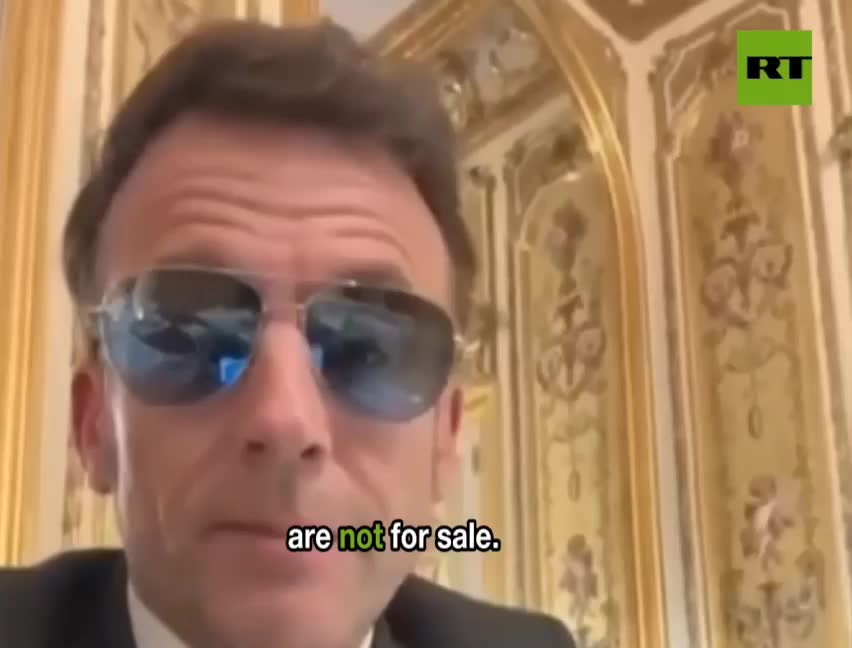   شیرین‌کاری جدید مکرون؛ اعلام ممنوعیت کودکان از شبکه‌های آمریکایی با عینک دودی جنجالی!