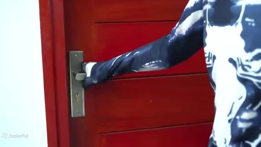 نبرد طنزآلود مرد عنکبوتی: آیا پلیس می‌تواند گروگان را نجات دهد؟