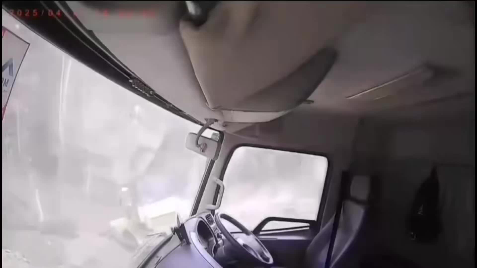   اولین تصاویر از ریزش معدن نیکل در اندونزی