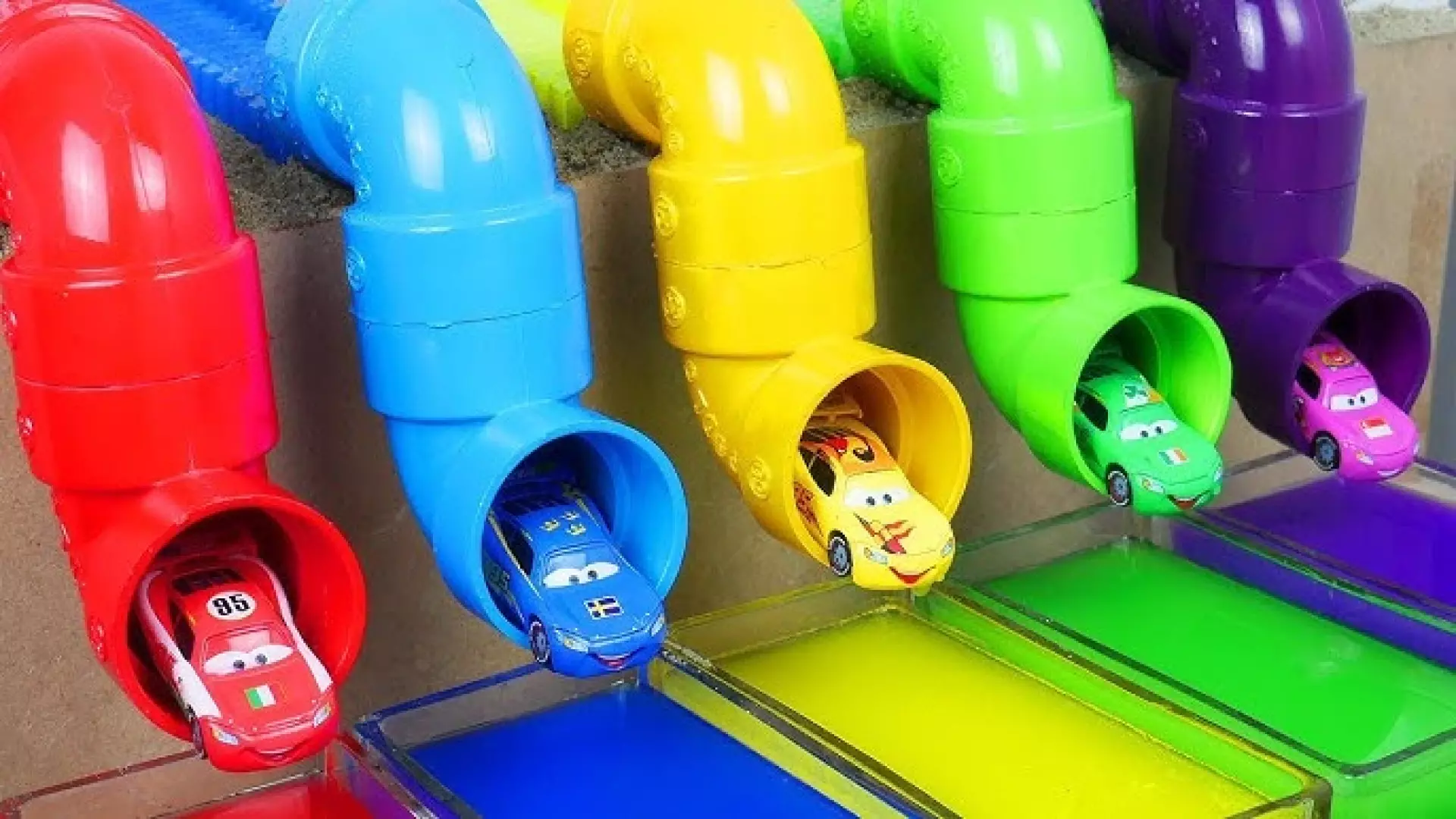 ماشین بازی‌های کودکانه: پلیس‌ها در دنیای اسباب بازی‌ها!