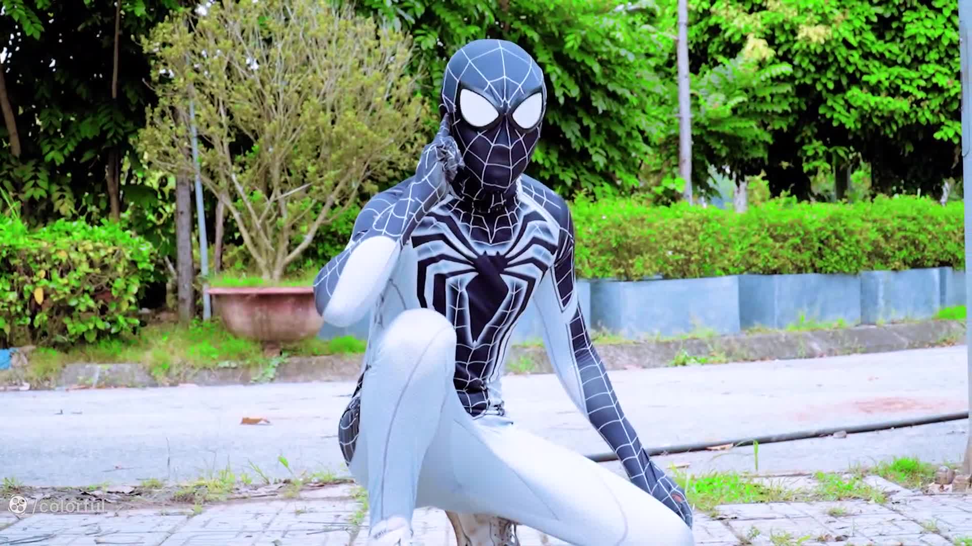 نبرد خنده‌دار مرد عنکبوتی و راهبه وحشت: چه کسی برنده می‌شود؟