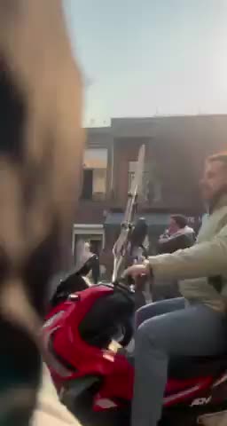   گزارش فارس از تجمعات پراکنده در بازار تهران