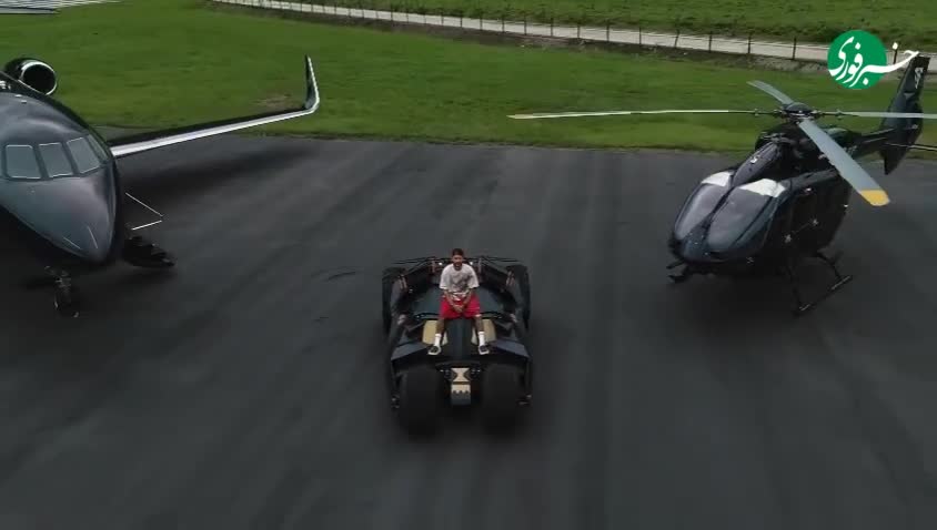   پست جدید نیمار کنار بت‌موبیل ۱.۵ میلیون دلاری