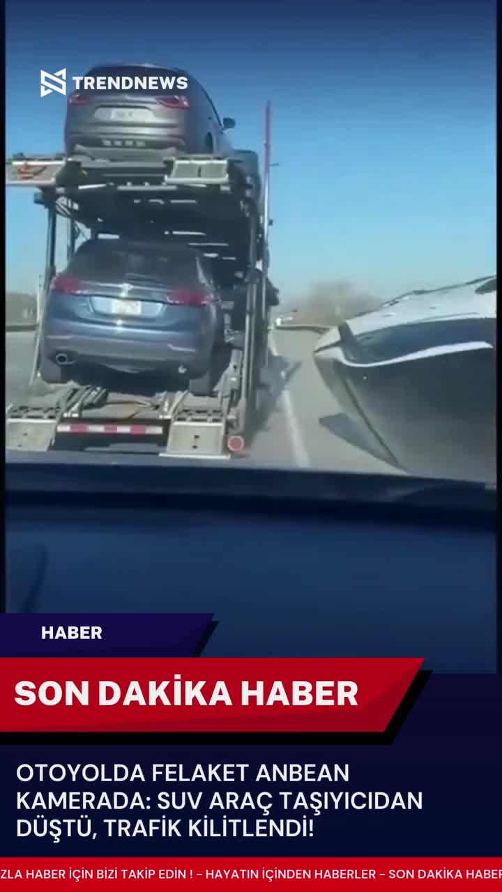   سقوط خودروی از روی تریلی خودروبر در بزرگراه؛ ترافیک سنگین و اختلال گسترده در تردد