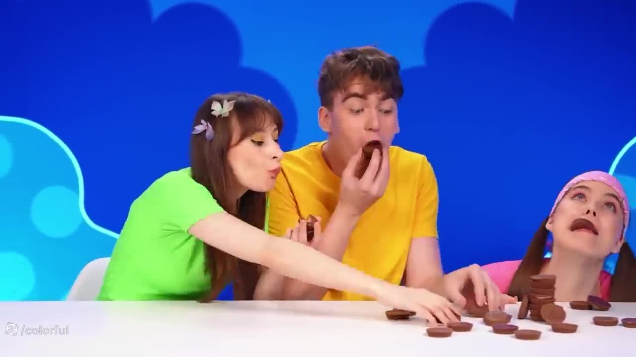 چالش غذایی رنگارنگ: بیایید با خوشمزه‌ترین‌ها سرگرم شویم!