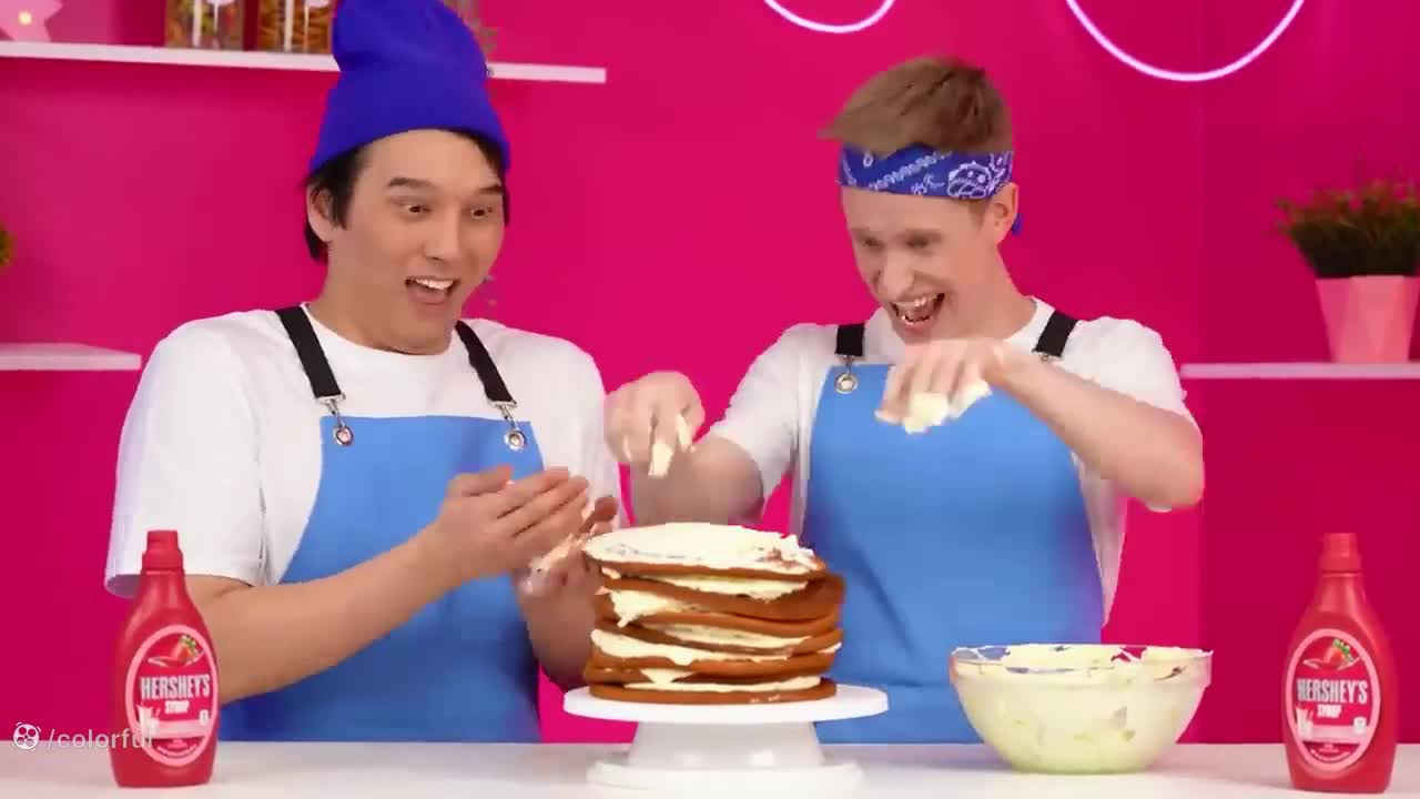 چالش خنده‌دار خوراکی: چه کسی می‌تواند آبنبات هاگی واگی را بخورد؟