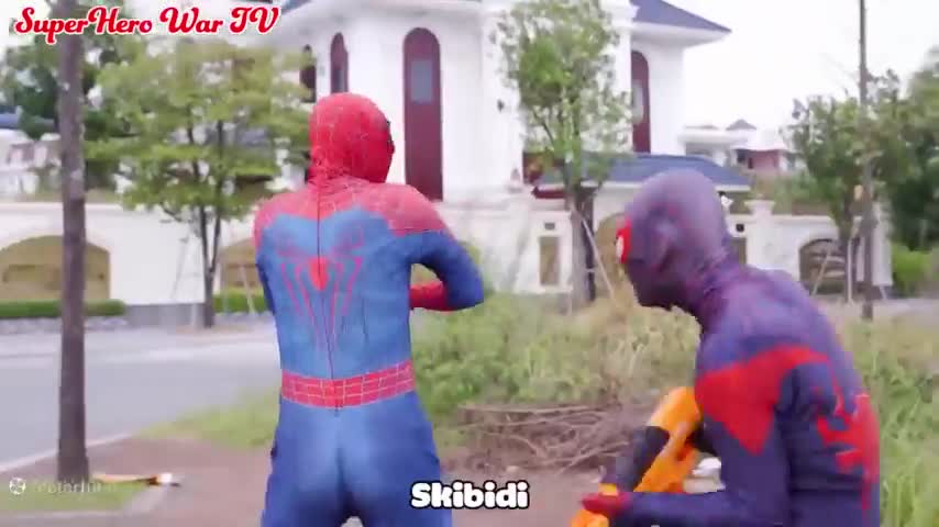 نبرد خنده‌دار مرد عنکبوتی و اسپایدرمن: پلیس در میانه ماجرا!