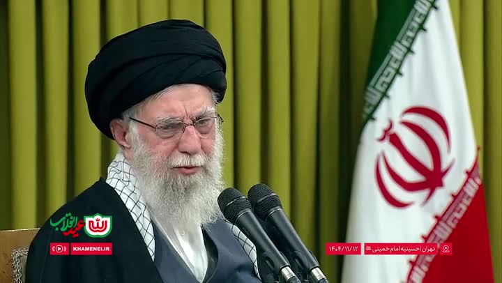   رهبر انقلاب: مسئله تقابل آمریکا و ایران در دو کلمه خلاصه می‌شود؛ آمریکا می‌خواهد ایران را ببلعد، ملت رشید ایران و جمهوری اسلامی مانع است