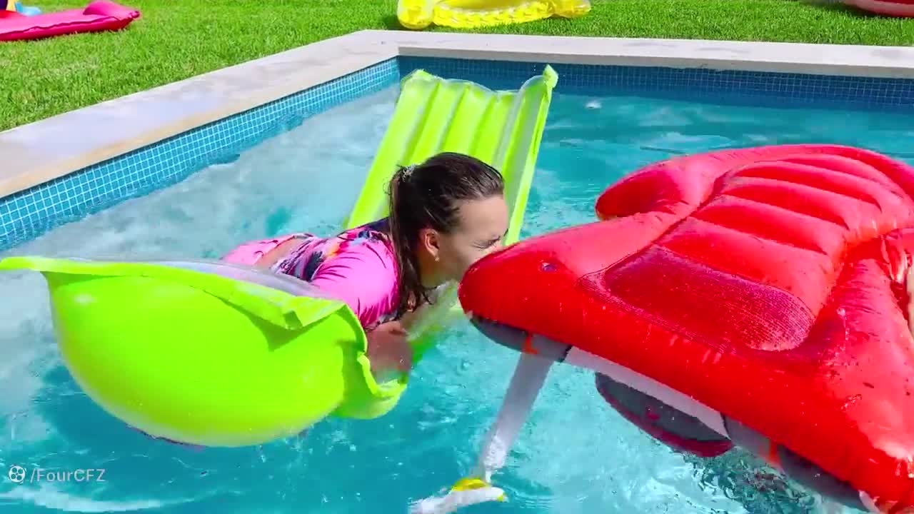 ولاد و نیکی: لحظات خنده‌دار با پدر و مادرشان!