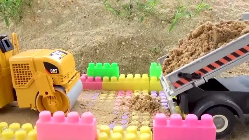 ماشین‌های بازی: پلیس‌ها و ماجراهای هیجان‌انگیز در دنیای کودکانه!