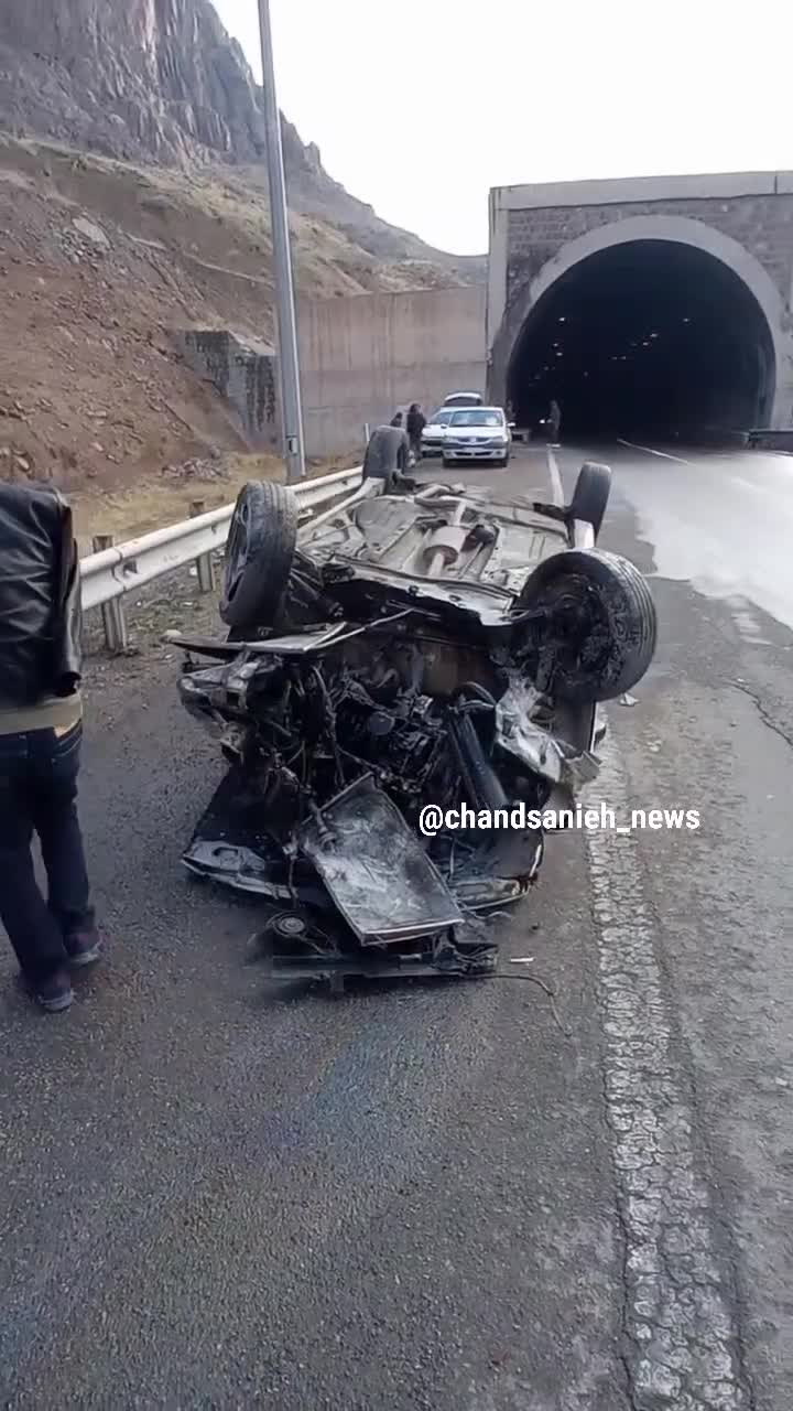   واژگونی و برخورد خودرو ۴۰۵ با خودرو ۲۰۶ در آزادراه قزوین رشت