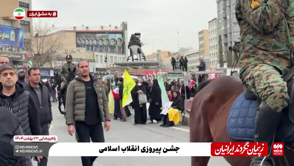   حضور و رژه یگان اسب سوار یگان‌های ویژه فراجا در میدان انقلاب اسلامی