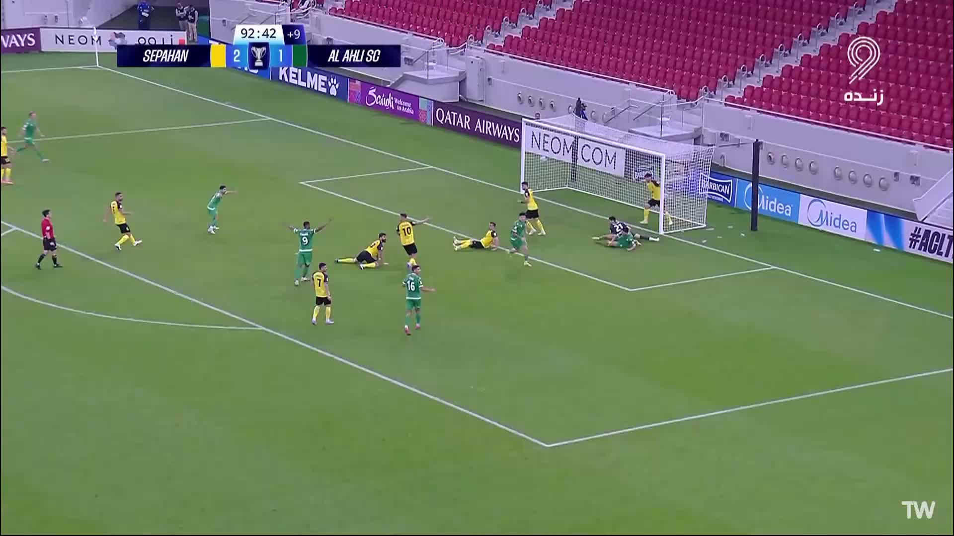    ده نفره شدن سپاهان کار دستش داد/ گل تساوی برای الاهلی