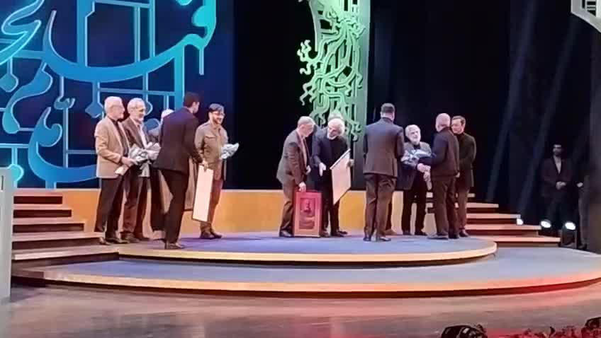   هدیه‌های رئیس‌جمهور به هیئت داوران جشنواره فجر