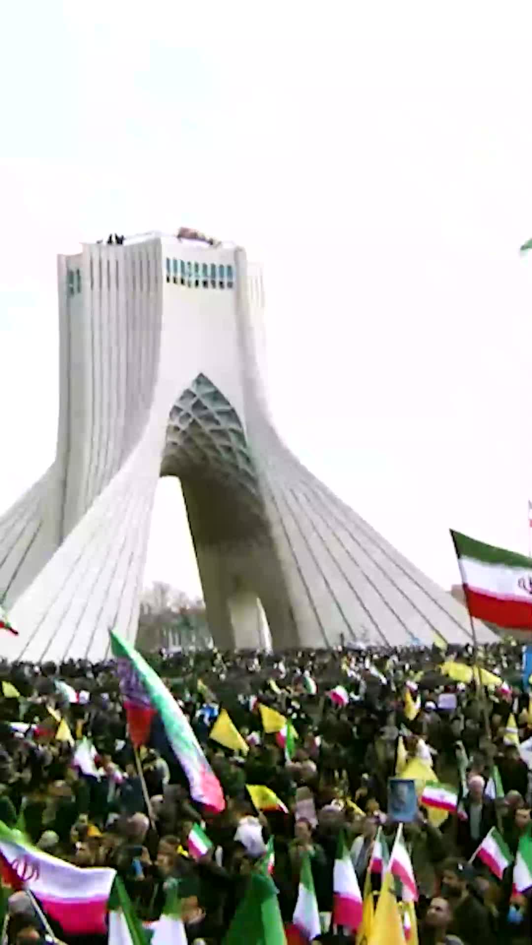   پزشکیان: موظفیم به همه کسانی که در حوادث اخیر آسیب دیدند، خدمت کنیم