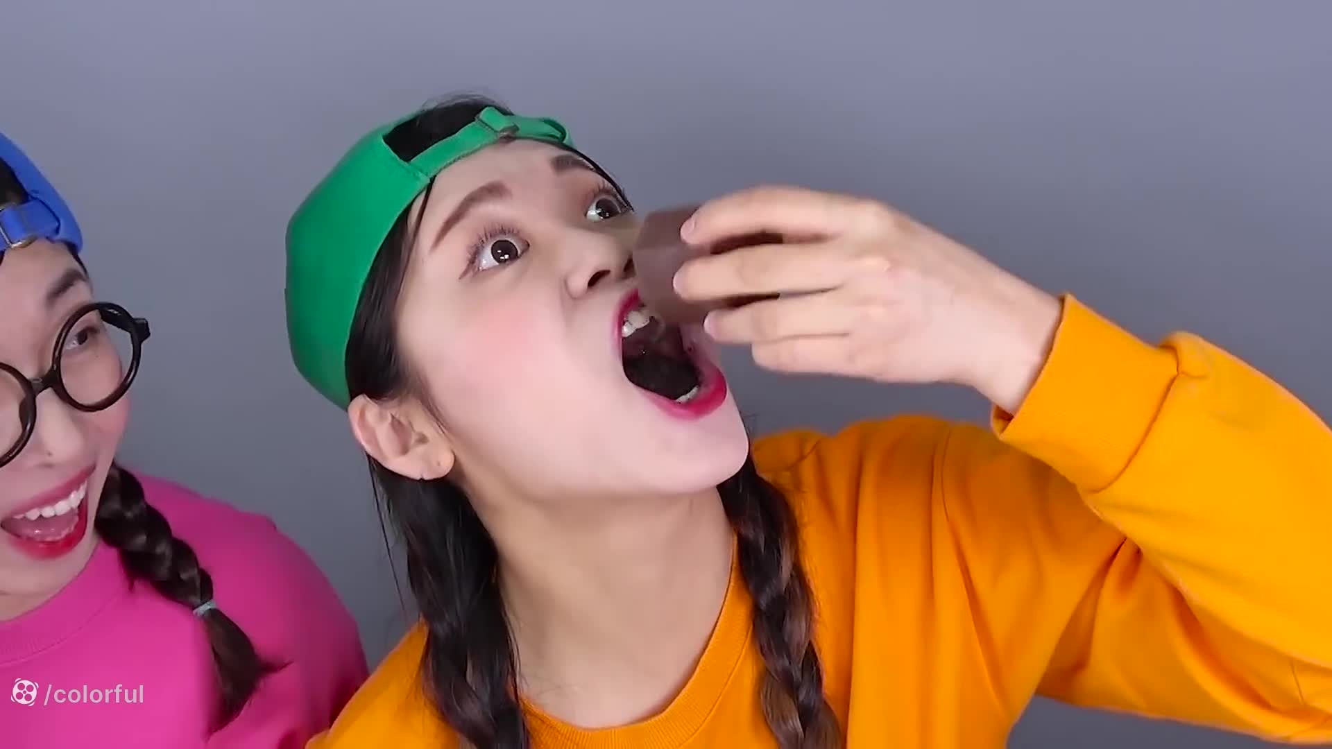 چالش خنده‌دار آبنبات‌هاگی واگی: آیا می‌توانید تمام آنها را بخورید؟