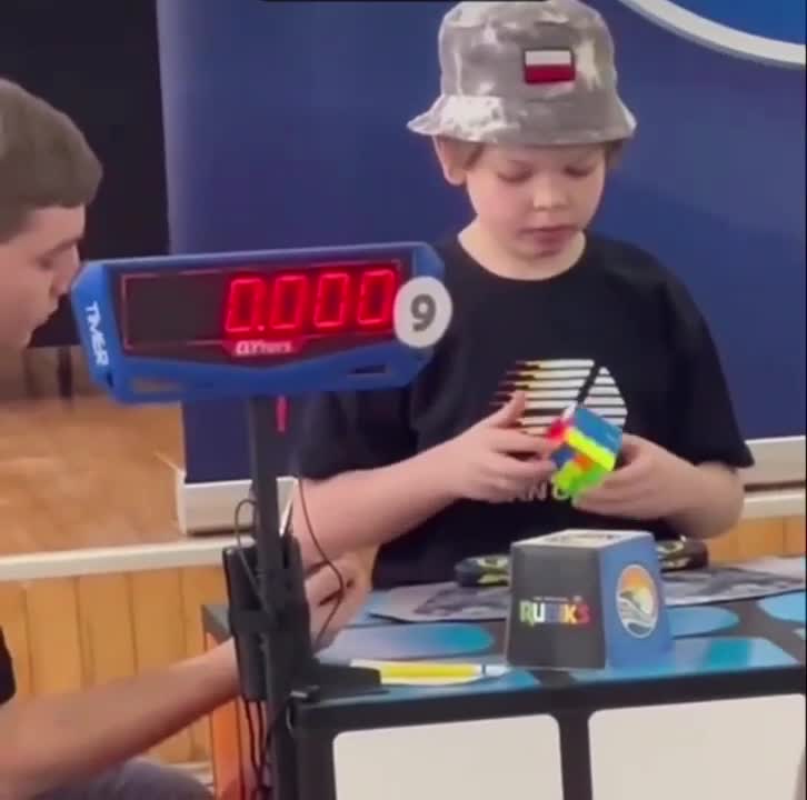 دانش‌آموز ۹ ساله لهستانی رکورد جهانی مکعب روبیک را شکست