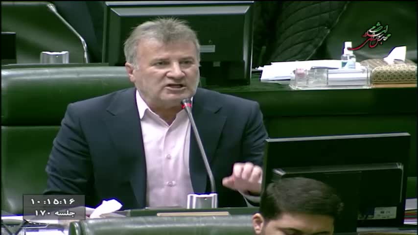 نماینده مجلس: مرغداران مجبور هستند جوجه‌ها را در چاه بریزند