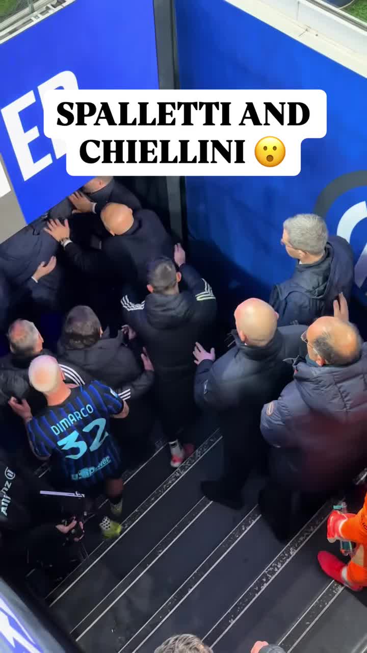 ببیند | درگیری شدید اعضای یووه با داور دیدار مقابل اینتر