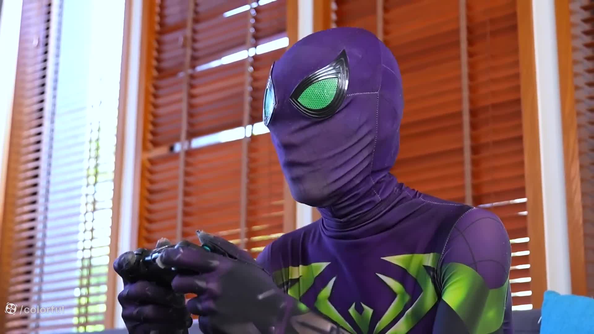 نبرد هیجان‌انگیز مرد عنکبوتی و اسپایدرمن: پلیس در عمل!