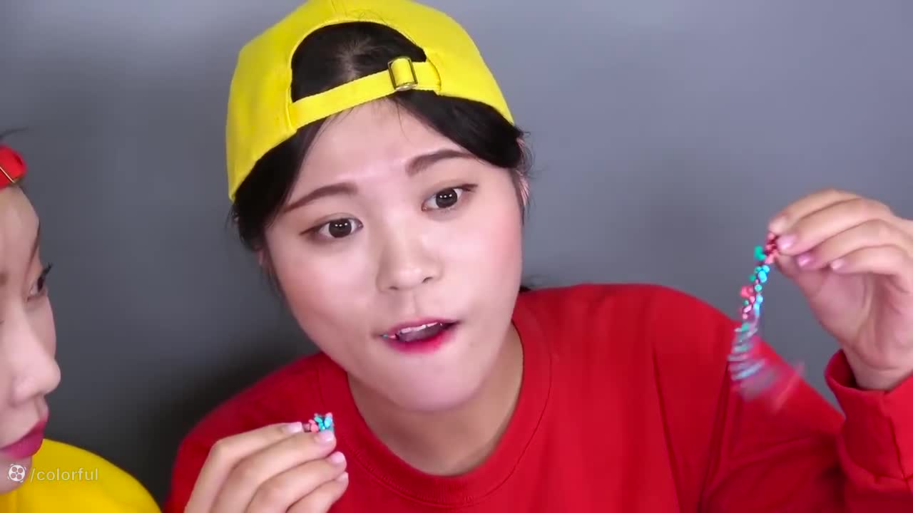 چالش غذای رنگارنگ: آیا می‌توانید همه رنگ‌ها را بخورید؟