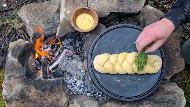 طرز تهیه ساندویچ مرغ پارمزان روی آتش در طبیعت