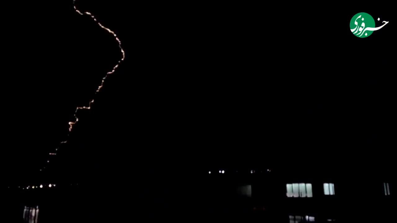   لحظه اصابت صاعقه به زمین در ایلام