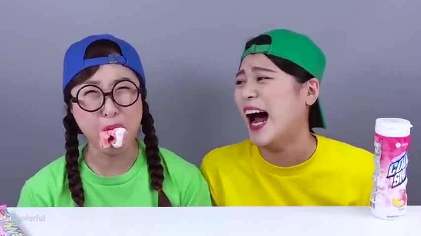 چالش غذایی جدید: بیایید با آبنبات های واگی واگی لحظات رنگی بسازیم!