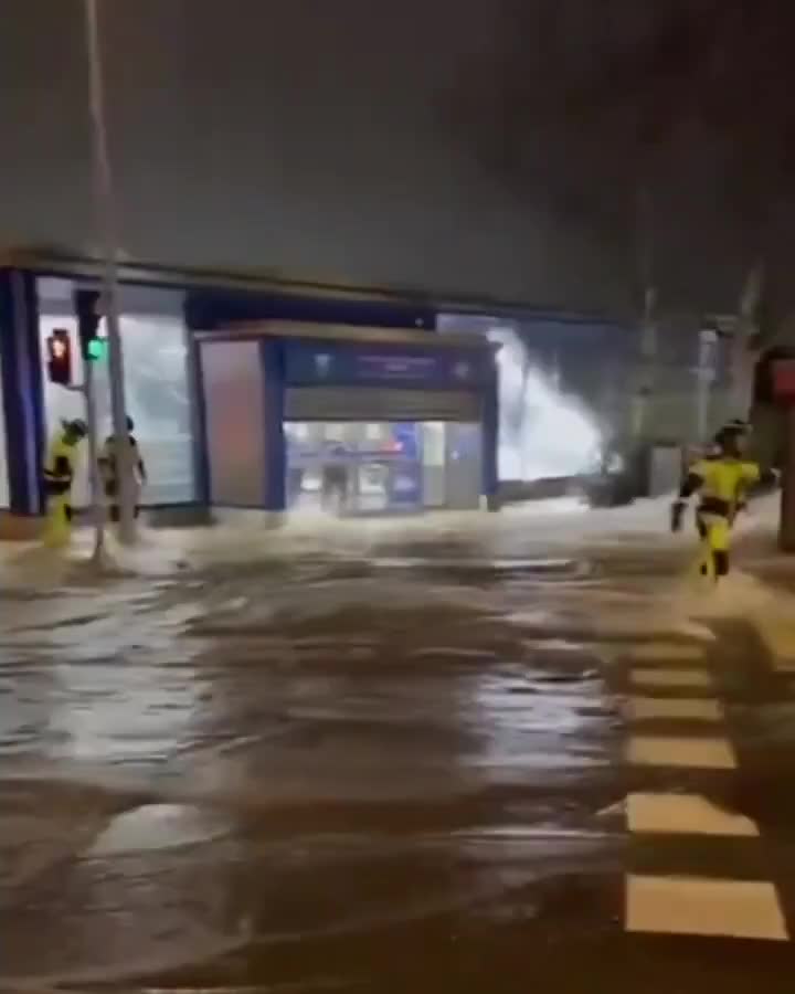   ترکیدن لوله‌ای در نزدیکی فرودگاه مادرید