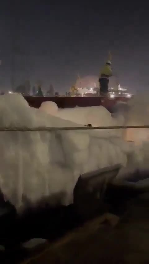   کشتی کاملاً پوشیده از یخ به بندر گدانسک لهستان رسید