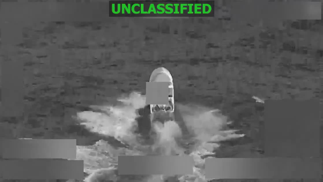    حمله ارتش آمریکا به یک شناور در اقیانوس آرام