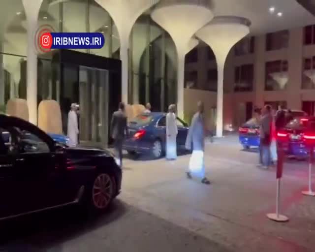   اولین تصاویر از خروج عراقچی از هتل به سمت فرودگاه برای ترک عمان