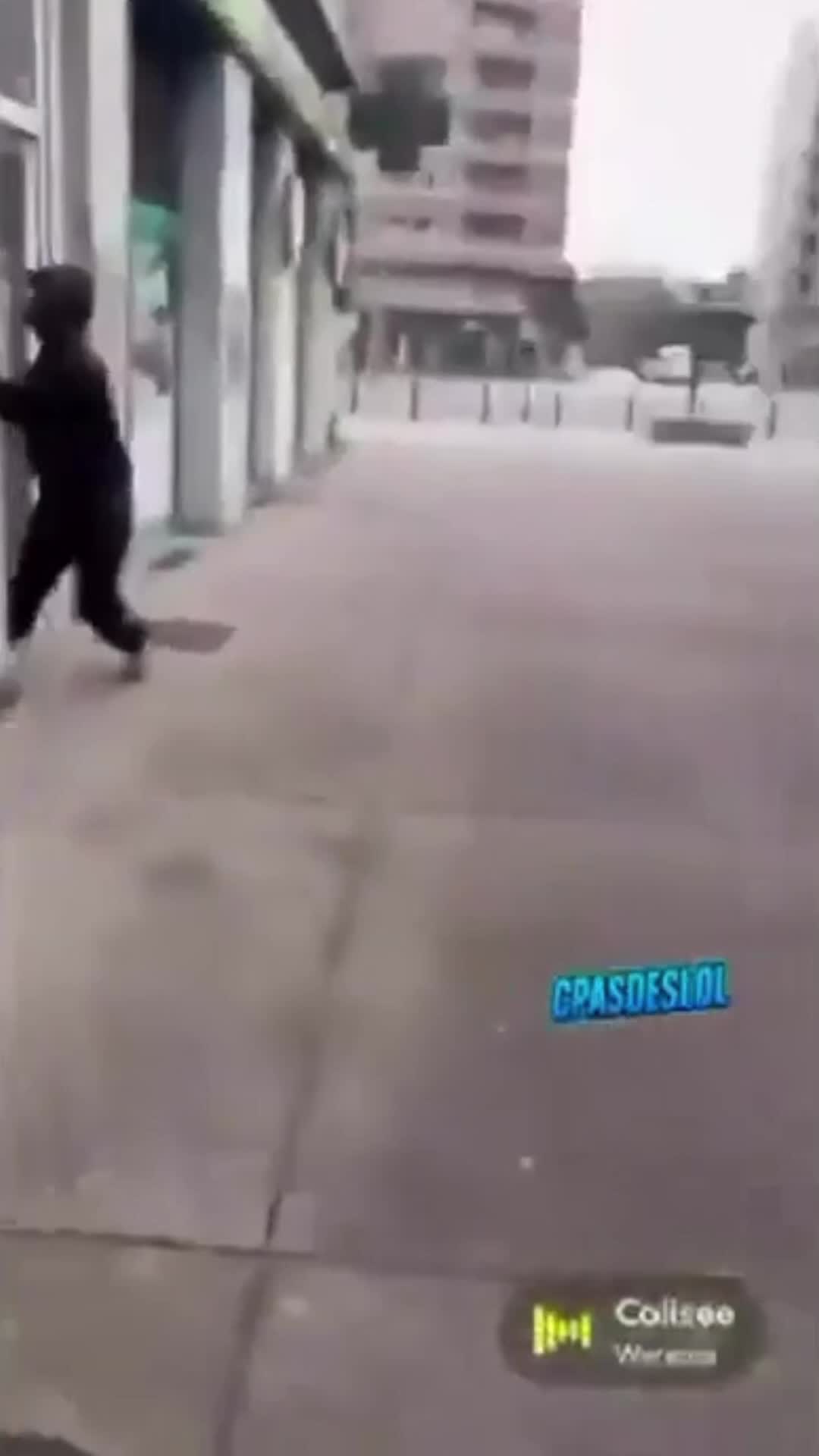   پرتاب نارنجک در فرانسه به سمت سالن زیبایی