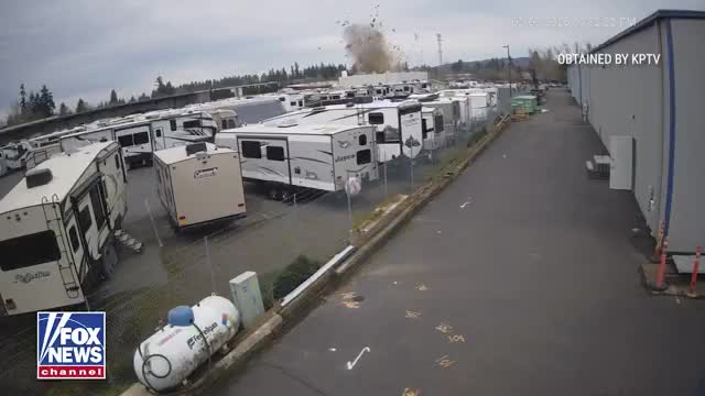   کنده شدن سقف ساختمان در پی انفجار در اورگان آمریکا!