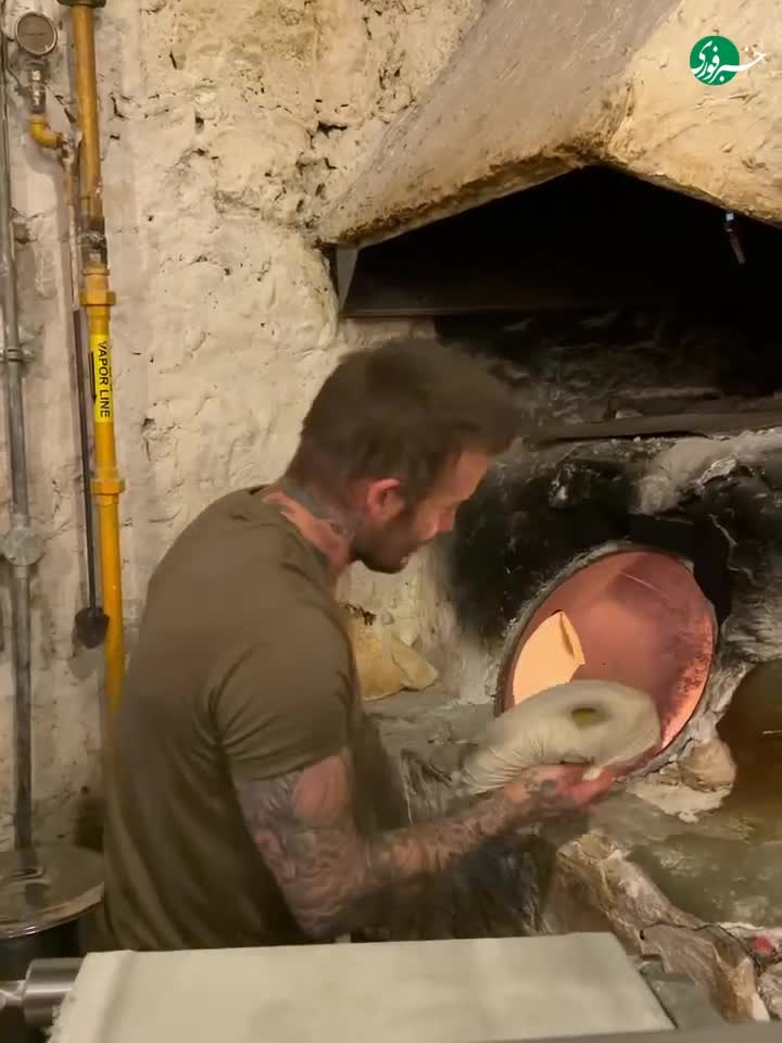   ستاره فوتبال پشت تنور نان لواش؛ بکام در نقش نانوا