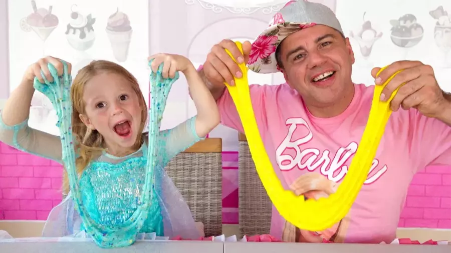 Как Настя и папа создают яркие слизи и зарабатывают на этом!