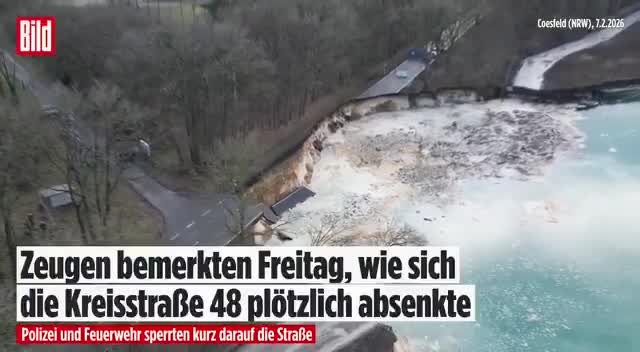   ریزش ۸۰ متری یک جاده؛ برق قطع شد!