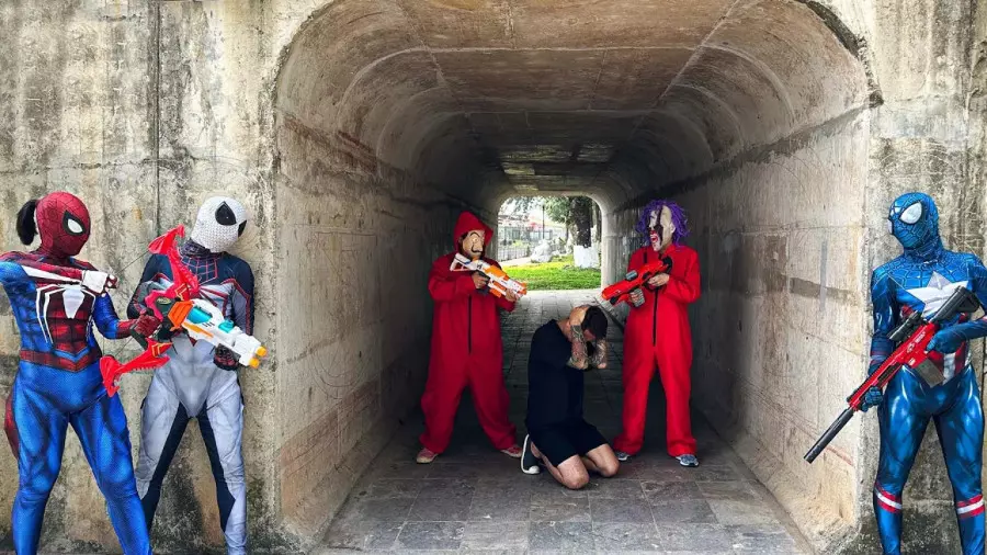 آیا سوپر قهرمانان می‌توانند از دست جوکر نجات دهند؟ نبرد در عمارت!