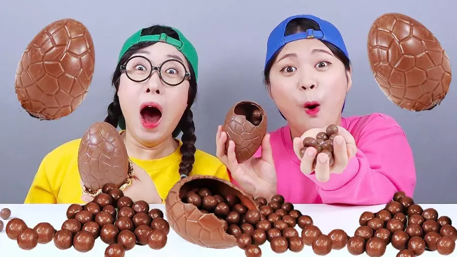 تجربه‌ای شیرین: دونا و چالش شکلاتی با تخم‌مرغ‌های مالتیزر!