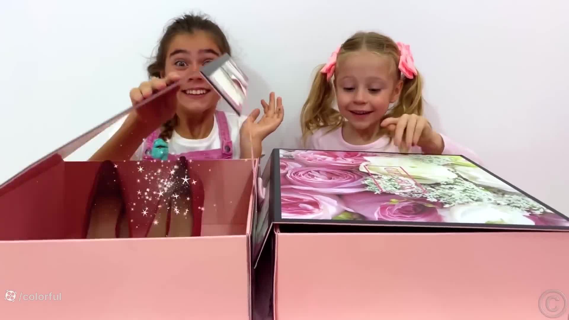 Thử Thách Socola Bất Ngờ: Nastya và Bạn Bè Khám Phá Những Hộp Bí Ẩn!