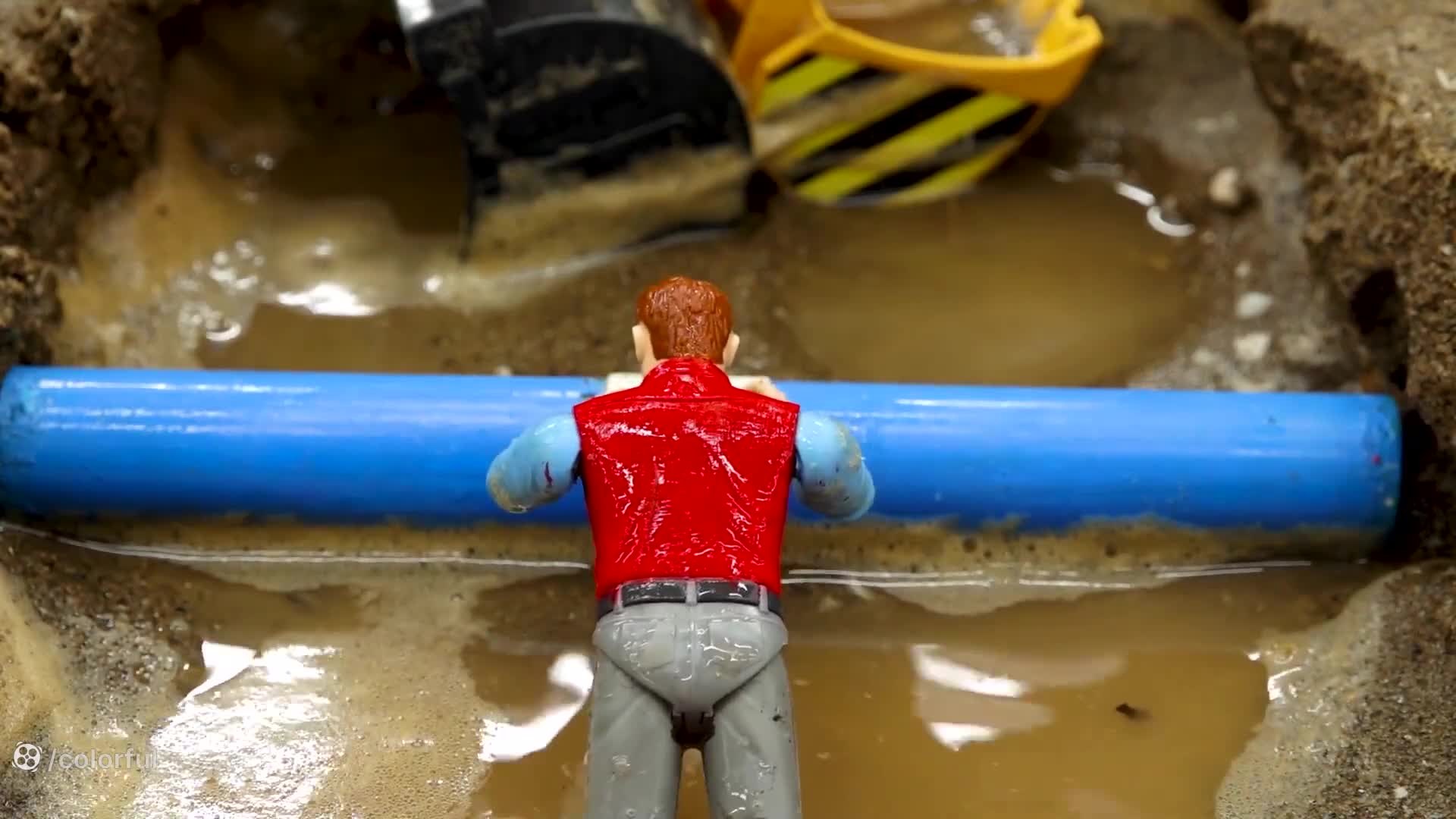 ماجرای ماشین‌های رنگی: تعمیر جک‌بی در باتلاق!