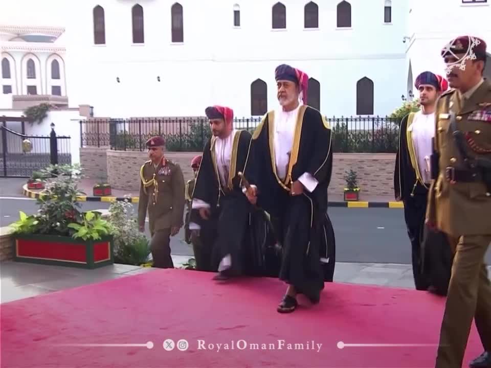 نماز عید فطر در مسقط پایتخت عمان با حضور سلطان هیثم